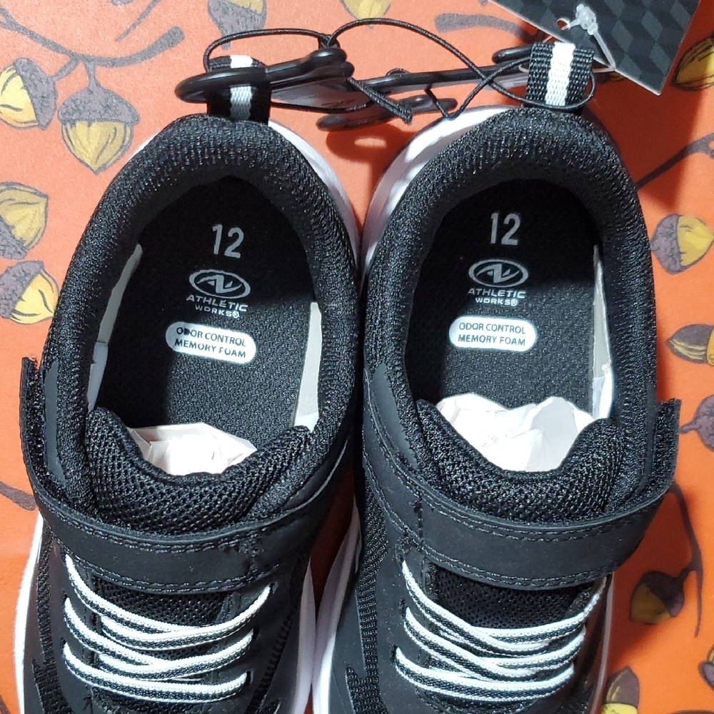 Athletic Works Kids Black and White Sneakers - Picture 4 of 7